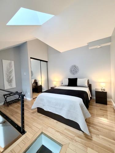 a bedroom with a large bed and a glass floor at La Première vue in Magog-Orford