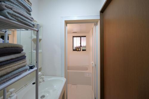 Guest House TIHARU 6bedrooms12people max and Straight to USJ and Near the hot spring