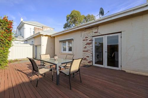 a patio with a table and chairs on a deck at Barkly Cottage Bendigo in Bendigo
