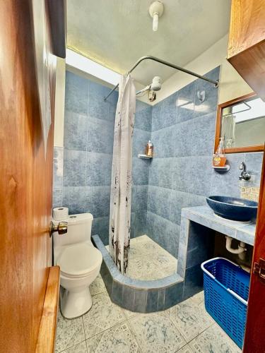 a bathroom with a shower and a toilet and a sink at SUITE5 ROMANTICA TERRAZA Y VISTa in Huamboya
