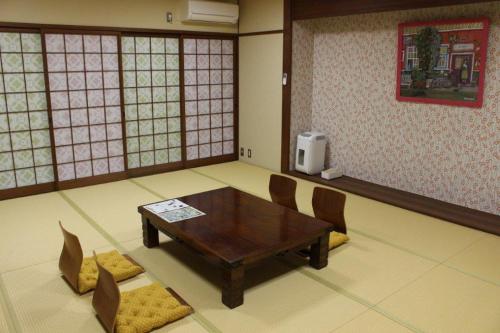 Guesthouse NanairoDougoなないろゲストハウス