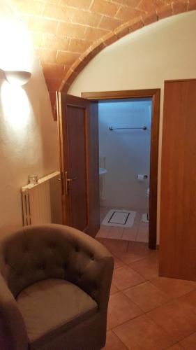 a living room with a couch and an open door at Orto degli Ulivi in Sinalunga