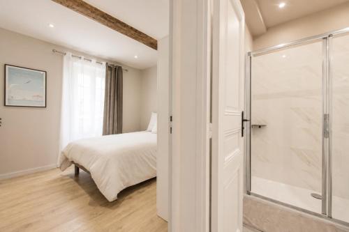 APPARTEMENT 1 NEUF sur le port à coté de la plage