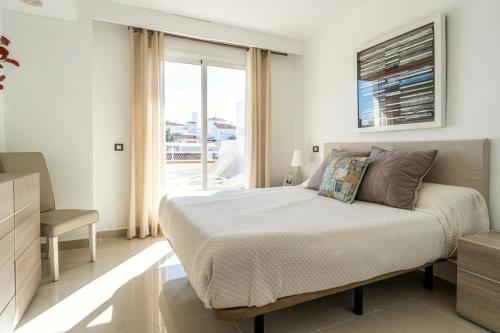 New Golden Mile 2BR Pool, Terrace, Parking