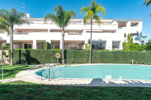 New Golden Mile 2BR Pool, Terrace, Parking