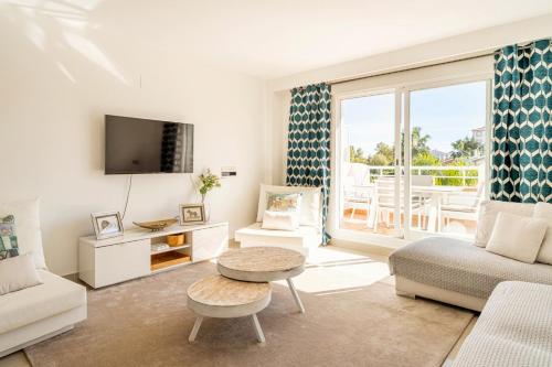 New Golden Mile 2BR Pool, Terrace, Parking