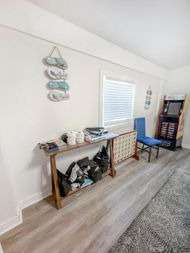 Beachside Bliss - Breakfast, Walk to Schooners, Sleeps 15, Fenced Privacy photo 68