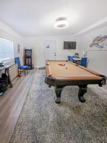 Beachside Bliss - Breakfast, Walk to Schooners, Sleeps 15, Fenced Privacy photo 65