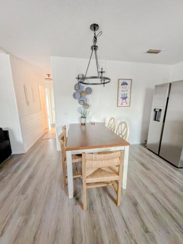 Beachside Bliss - Breakfast, Walk to Schooners, Sleeps 15, Fenced Privacy photo 71