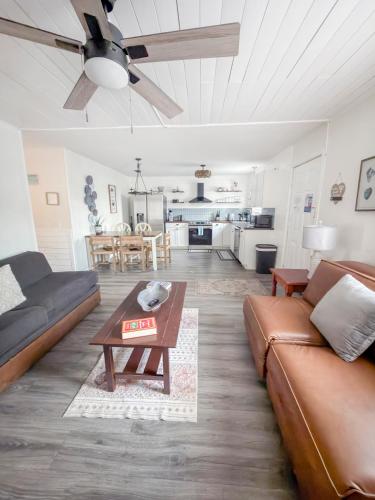 Beachside Bliss - Breakfast, Walk to Schooners, Sleeps 15, Fenced Privacy photo 72