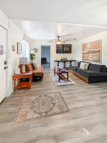 Beachside Bliss - Breakfast, Walk to Schooners, Sleeps 15, Fenced Privacy photo 78