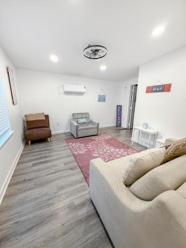 Beachside Bliss - Breakfast, Walk to Schooners, Sleeps 15, Fenced Privacy photo 79