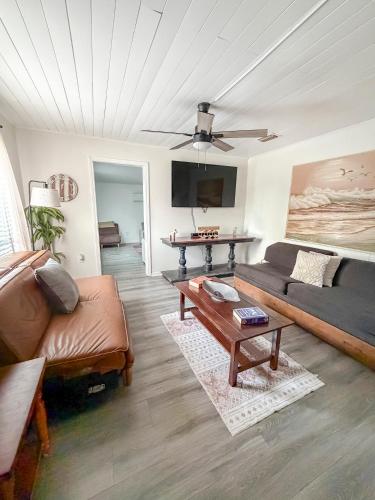 Beachside Bliss - Breakfast, Walk to Schooners, Sleeps 15, Fenced Privacy photo 75