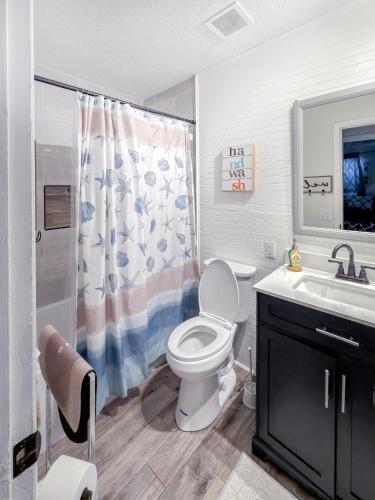 Beachside Bliss - Breakfast, Walk to Schooners, Sleeps 15, Fenced Privacy photo 81