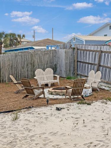 Beachside Bliss - Breakfast, Walk to Schooners, Sleeps 15, Fenced Privacy photo 89