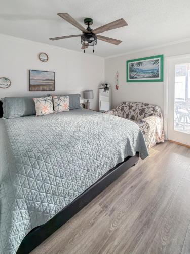 Beachside Bliss - Breakfast, Walk to Schooners, Sleeps 15, Fenced Privacy photo 91