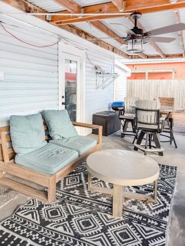 Beachside Bliss - Breakfast, Walk to Schooners, Sleeps 15, Fenced Privacy photo 94