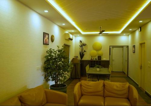 a living room with a couch and a table at Mannath Lake House in Murinjupuzha