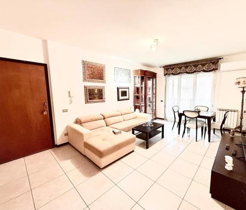 Large artistic apartment with 2 balconies