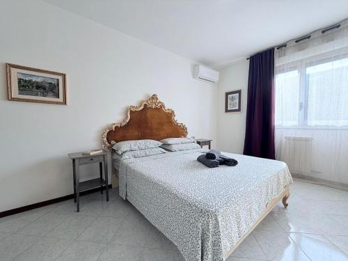 Large artistic apartment with 2 balconies