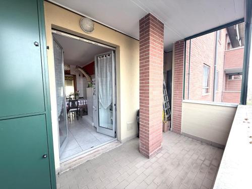 Large artistic apartment with 2 balconies