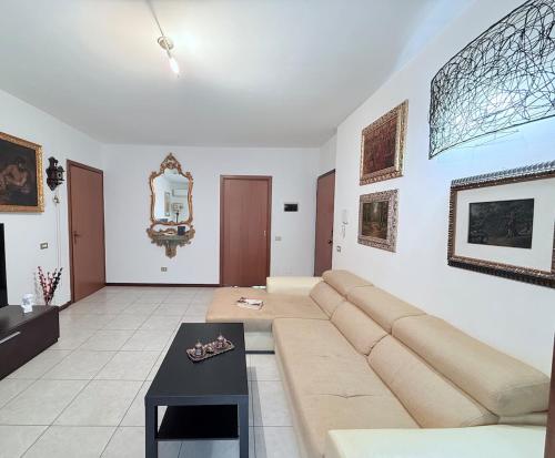 Large artistic apartment with 2 balconies