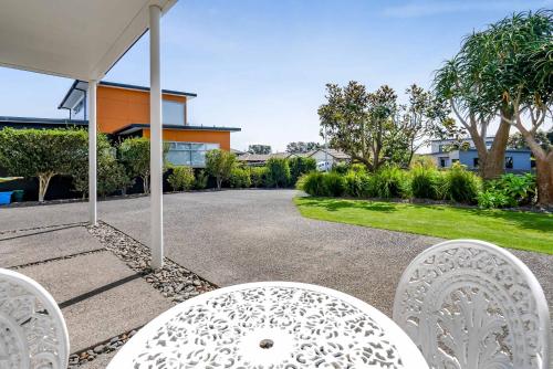 a table and chairs sitting on a patio at Executive On Parkview - 3BR modern family home in New Plymouth