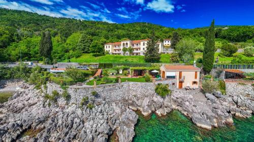 Villa Perfect house beachfront by Villas Guide