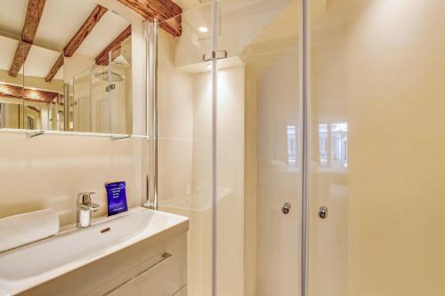 2BDR 5P apartment au centre de Paris in downtown Paris