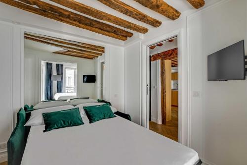 2BDR 5P apartment au centre de Paris in downtown Paris