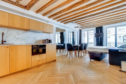 2BDR 5P apartment au centre de Paris in downtown Paris