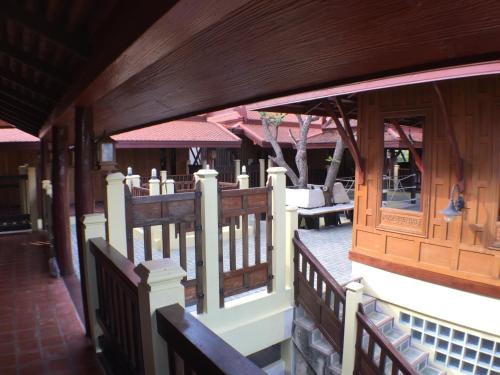 Balkoni atau teres di Luang Chumni Village