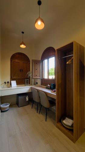 a kitchen with a table and chairs in a room at Betham Chalet in Nizwa