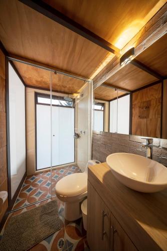 a bathroom with a sink and a toilet at Las Cabañas La Libertad in Macanal
