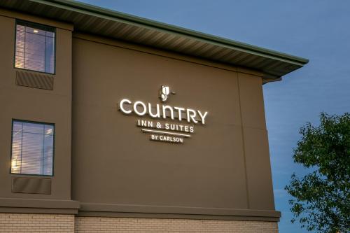 a building with a sign that reads country inn and suites at Country Inn & Suites by Radisson, Madison West, WI in Middleton