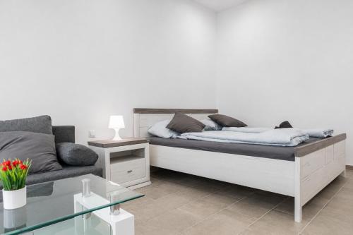 Central 2BR Apartment Bright & Spacious