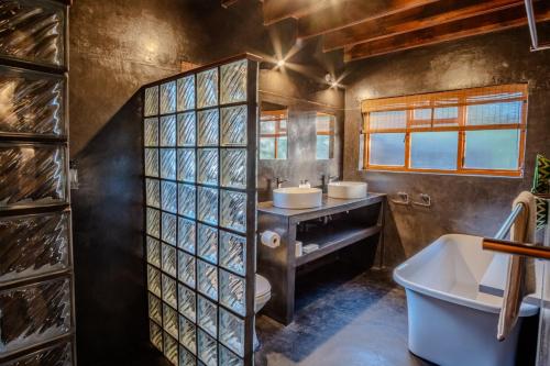 a bathroom with two sinks and a tub at Spacious Family Villa, close to Krugerpark entrance in Phalaborwa