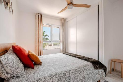 Lovely 3 bedroom duplex with pool & great sea view