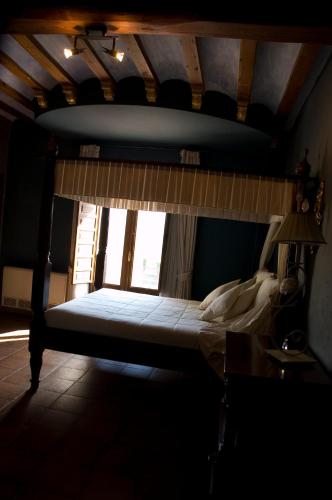 Ένα ή περισσότερα κρεβάτια σε δωμάτιο στο Hotel Caseta Nova