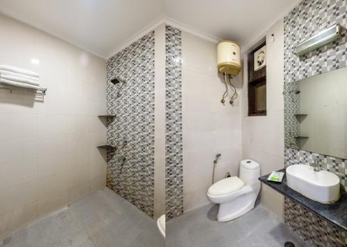 a bathroom with a toilet and a sink at Hotel Dharam Villa By Jai Guru Ji At Sector 11, Noida in Noida