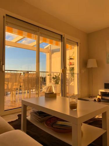 Lovely 3 bedroom duplex with pool & great sea view