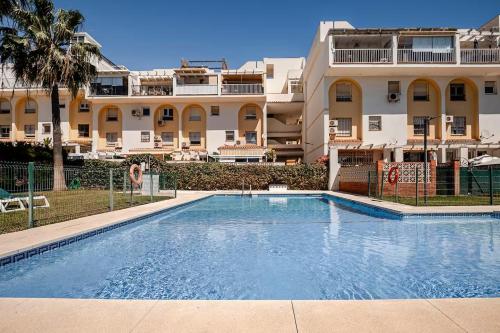 Lovely 3 bedroom duplex with pool & great sea view