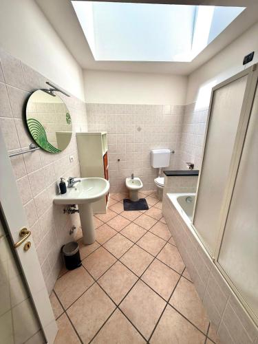 a bathroom with a sink and a shower and a toilet at Appartamento la rosa in Marone