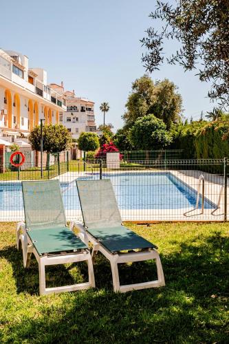 Lovely 3 bedroom duplex with pool & great sea view