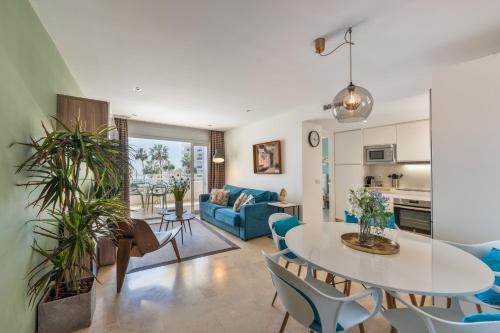 Front line beach apartment 2 bedr