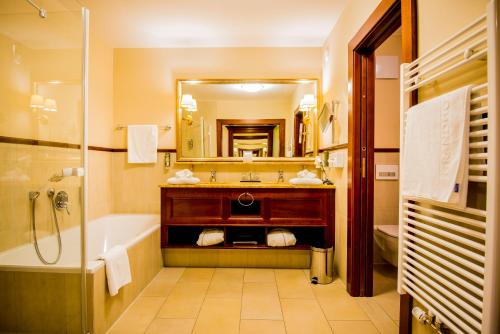 Grandhotel Lienz Business-Wellness & Gourmetにあるバスルーム