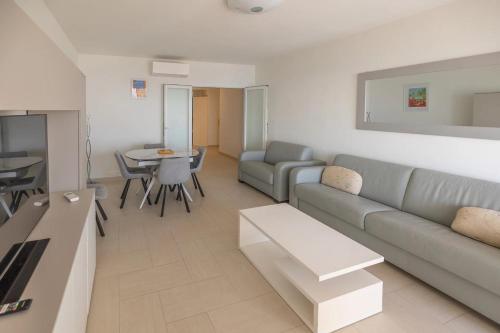 21GP - Magnifique et vaste 2P climatisé face mer avec 2 terrasses et garage