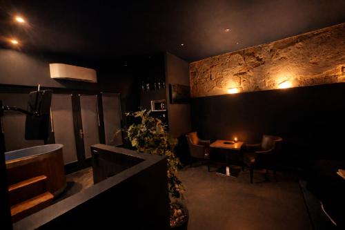 Suite premium Dark, Jacuzzi & Cinéma