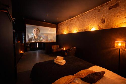 Suite premium Dark, Jacuzzi & Cinéma