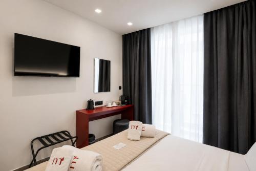 Morus Acropolis Urban Suites